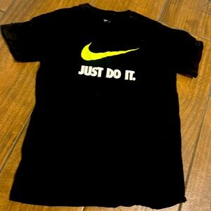 Boys Nike shirt size medium